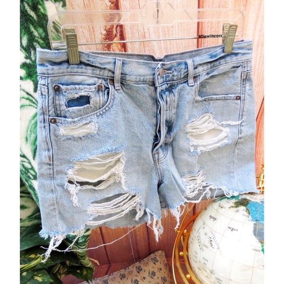 American Eagle Outfitters Pants - American eagle 90s boyfriend shorts 🍃